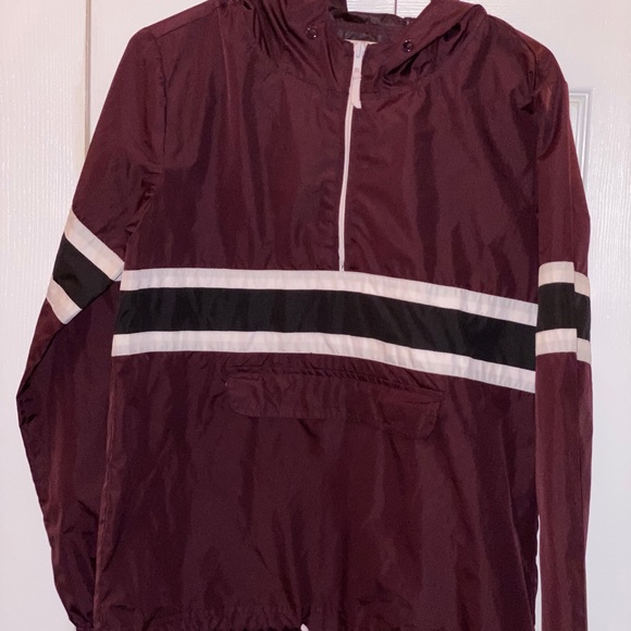 Lightweight windbreaker - Picture 1 of 2